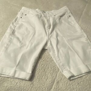 White bermuda levis shorts size 8